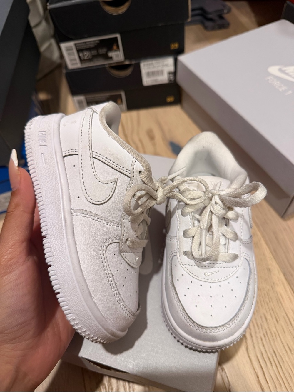Nike Kids White Leather Low-Top Sneakers